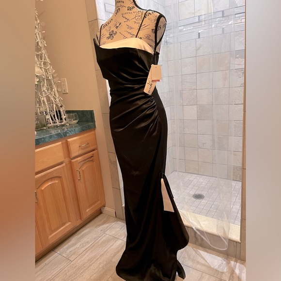 NEW Bkack and White Gown: Size 6 - Picture 2 of 4